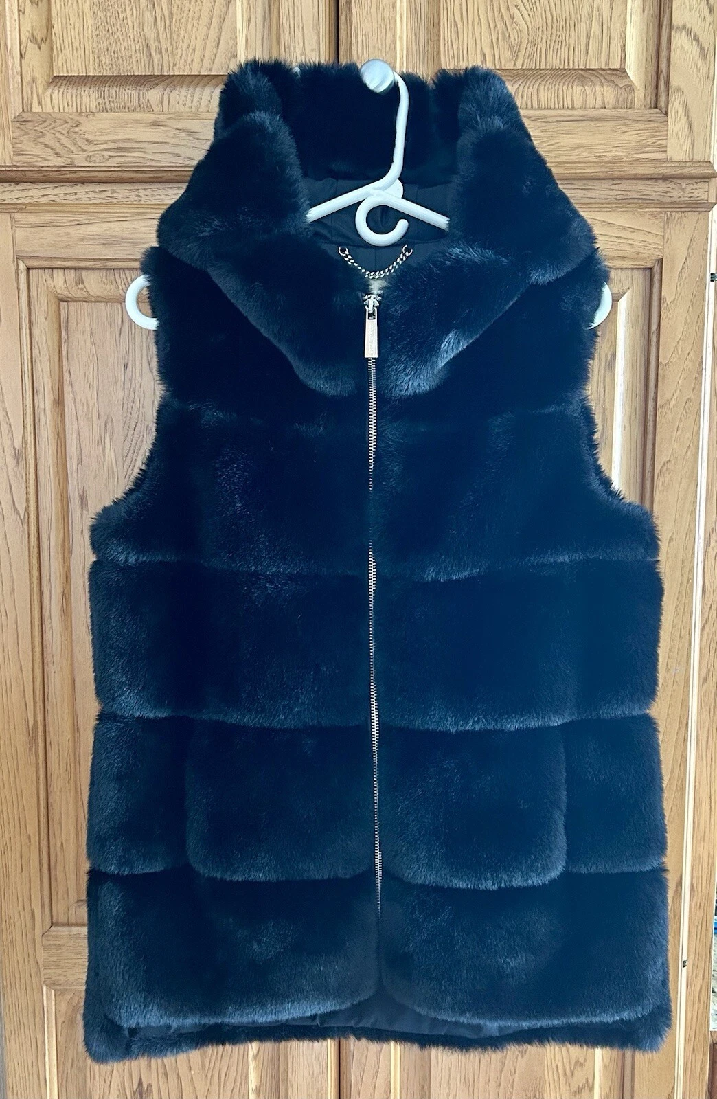 ! Si presenta benissimo! Gilet Michael Michael Kors in pelliccia sintetica con cappuccio e cerniera nero TG XS