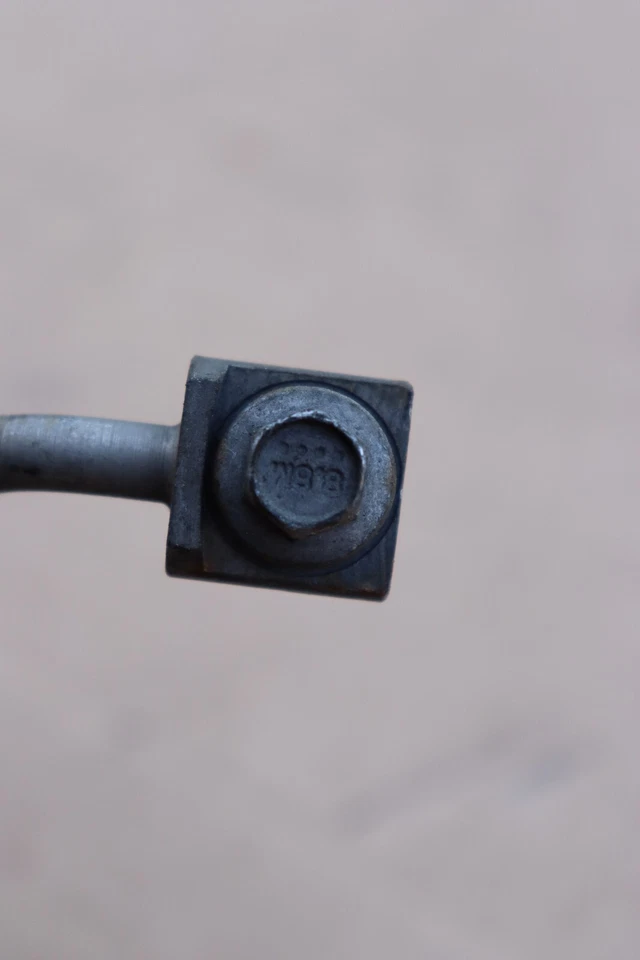 Cable de freno pinza delantera izquierda Chevy Tahoe 2007-2020 OEM Foto 3 de 4