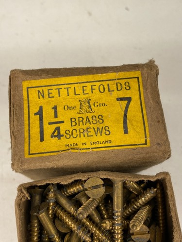 Box Brass Countersunk Screws 1 1/4" x 7 Nettlefolds GKN Slotted Head Box of 144 - Foto 21 di 24