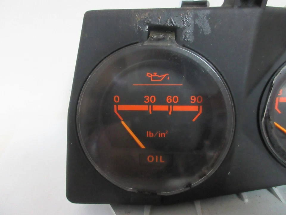Par de salpicaderos Nissan 1984 a 1986 300ZX medidores de aceite y voltios OEM F Foto 2 de 4