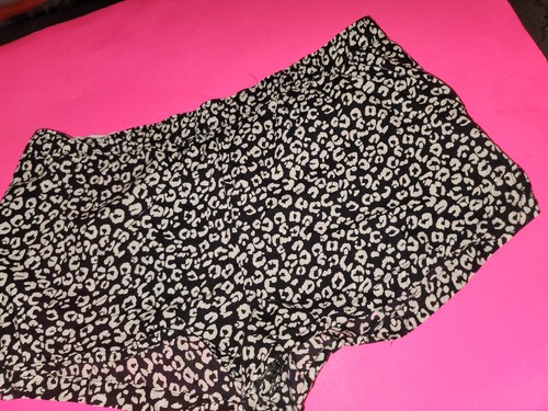 Victoria Secret Cheetah Print Pajama Sleep Shorts Size Medium - Picture 7 of 7