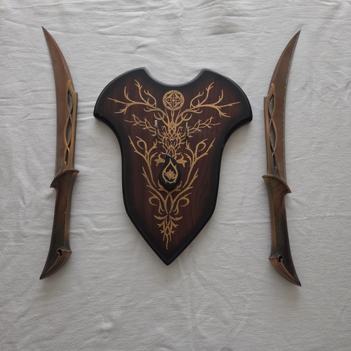 UNITED CUTLERY The Hobbit Fighting Knives of Tauriel & Wall Display Prop UC3044
