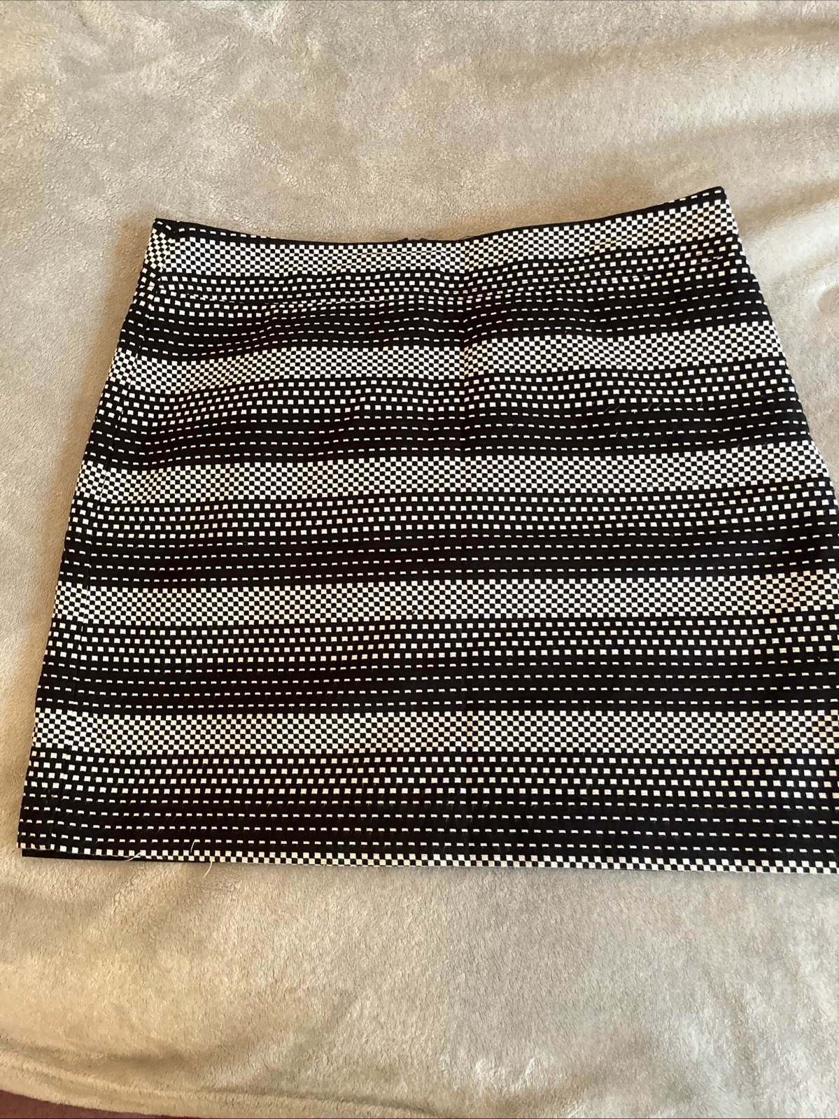 Beautiful Loft Story. US Size 6. Fully Lined. Great Condition
