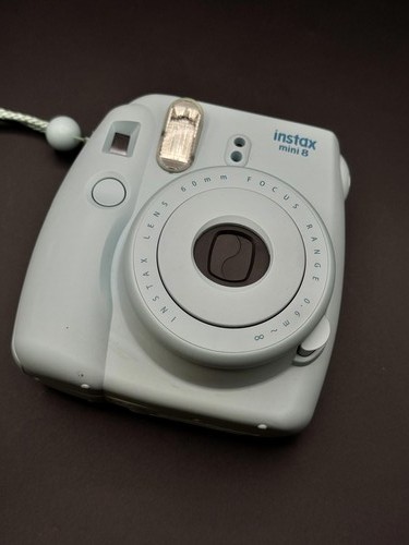 Fujifilm Instax Mini 8 blau Sofortbildkamera – funktioniert einwandfrei (B200) Fujifilm Instax Mini 8 blau Sofortbildkamera – funktioniert einwandfrei (B200)