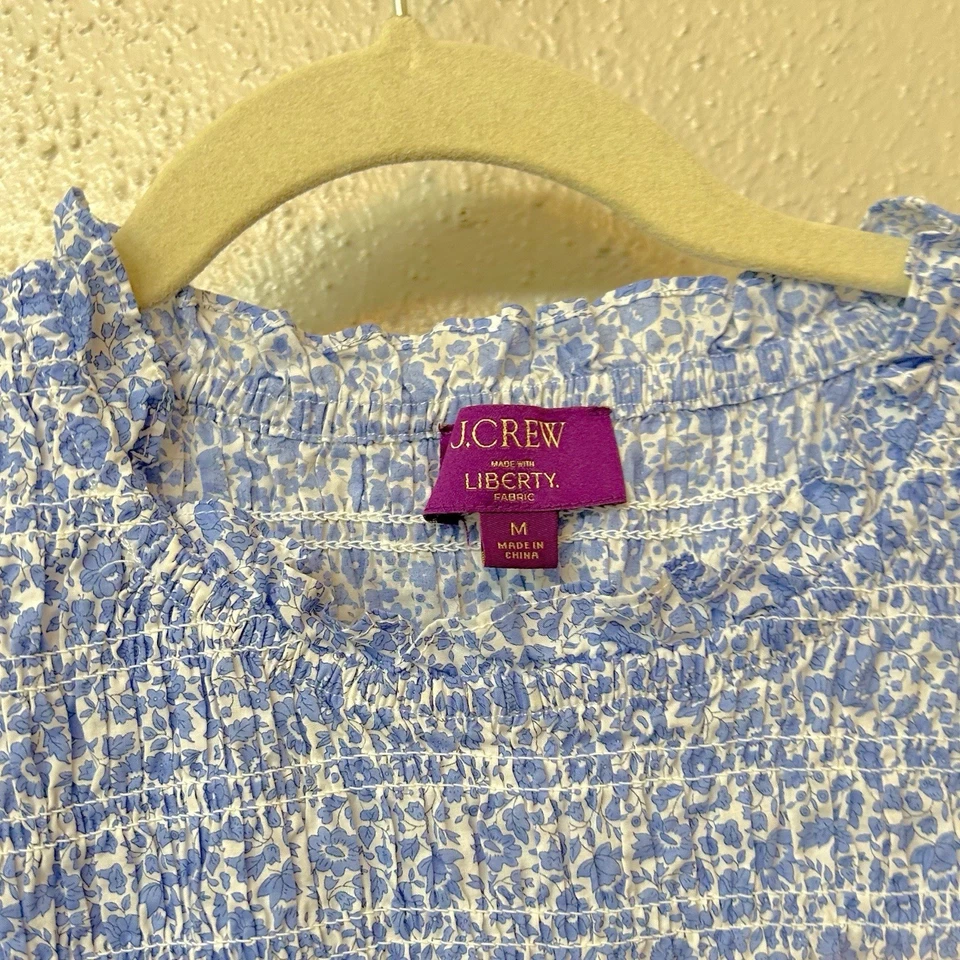 Top manga abullonada floral azul J Crew tela Liberty talla mediana Foto 2 de 4