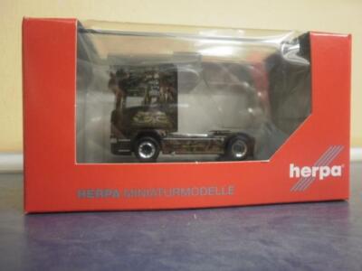 Herpa LKW Scania R Topl/Aerop SZM Roland Graf Black Magic 110730