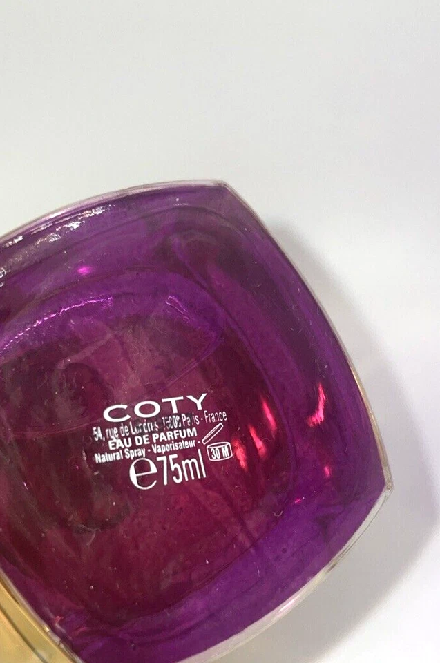 Daring by Isabella Rossellini 2,5 oz/75 ml spray EDP novo na caixa novo na caixa - Imagem 4 de 4