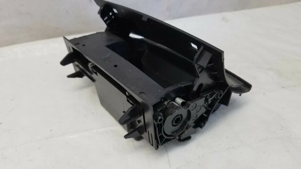 2007 2008 2009 MERCEDES-BENZ CLS550 ЦЕНТРАЛЬНАЯ КОНСОЛЬ ПЕПЕЛЬНИЦА 12V РОЗЕТКА СРАВНЕНИЕ - Изображение 3 из 4