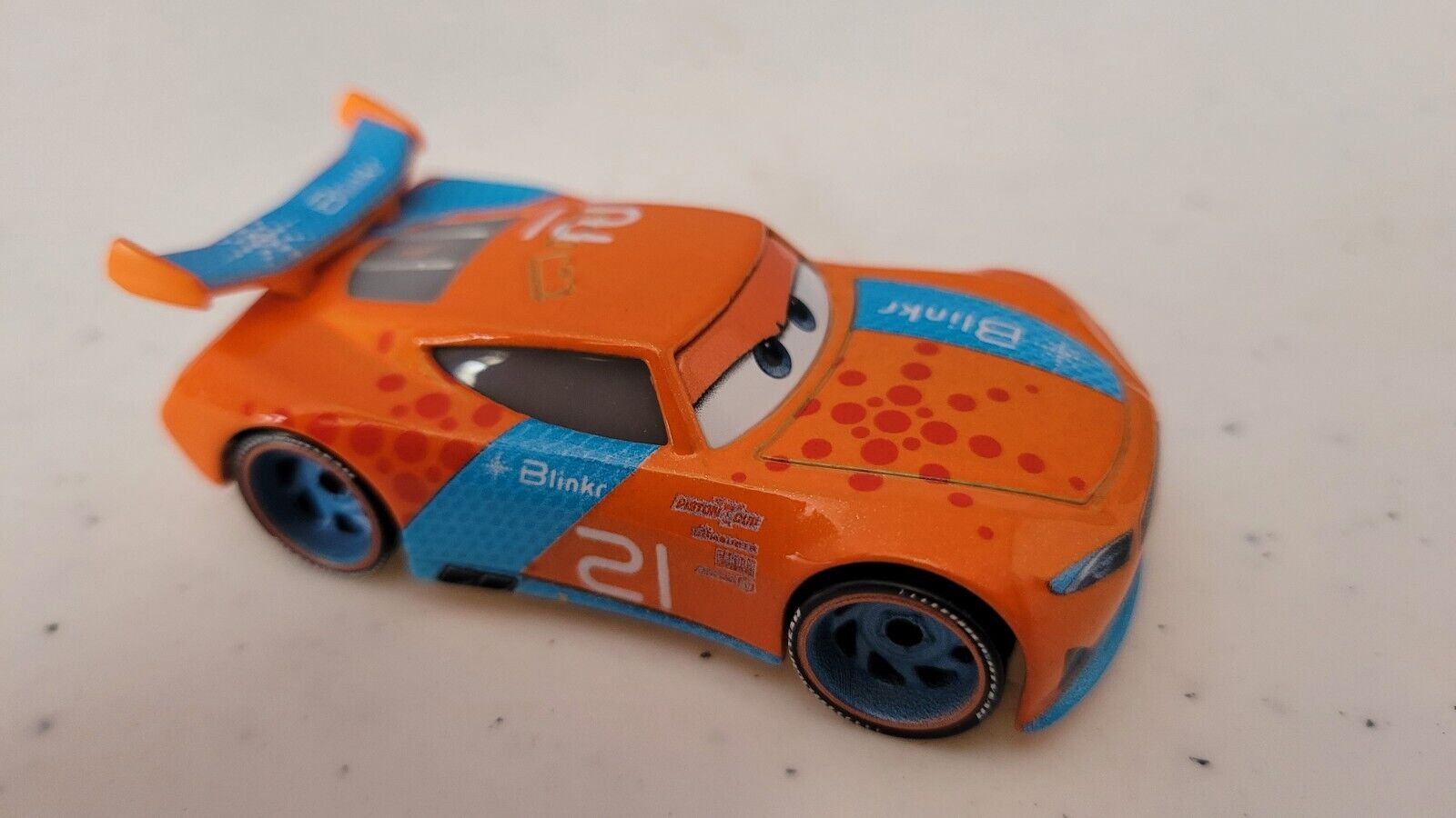 Disney Pixar Cars 2022 Mini Racer Blinkie Ryan Inside Lanely in