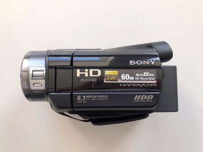 Sony HDR-SR7 HD Handycam, 60 GB, 10-fach Opt. Zoom, 6,9 cm (2,7 Zoll) Display 