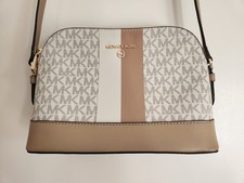 Tracolla Michael Kors MK logo piccola con zip, ferramenta oro