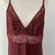 Soma "Cool Nights" XL  Burgundy Gorgeous Lace Silkie Nightie Adorable Nightgown