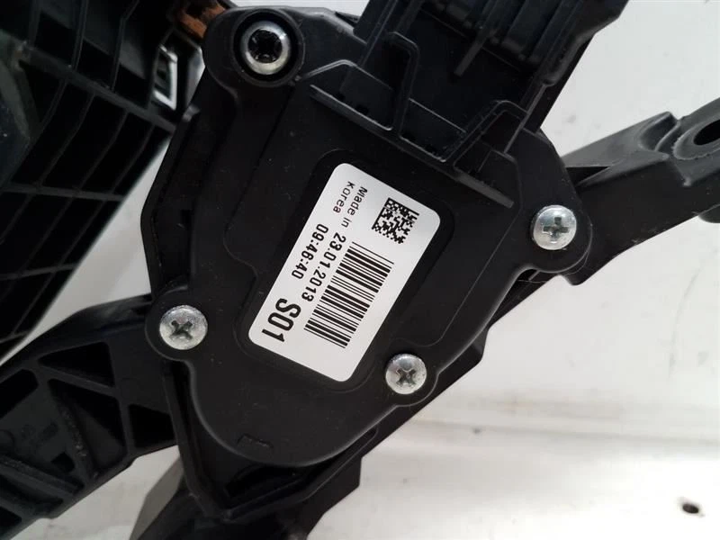 2013 Hyundai Elantra (1.8L / AT / Coupe) Accelerator Pedal DBW - Drive By Wire - Image 3 of 4