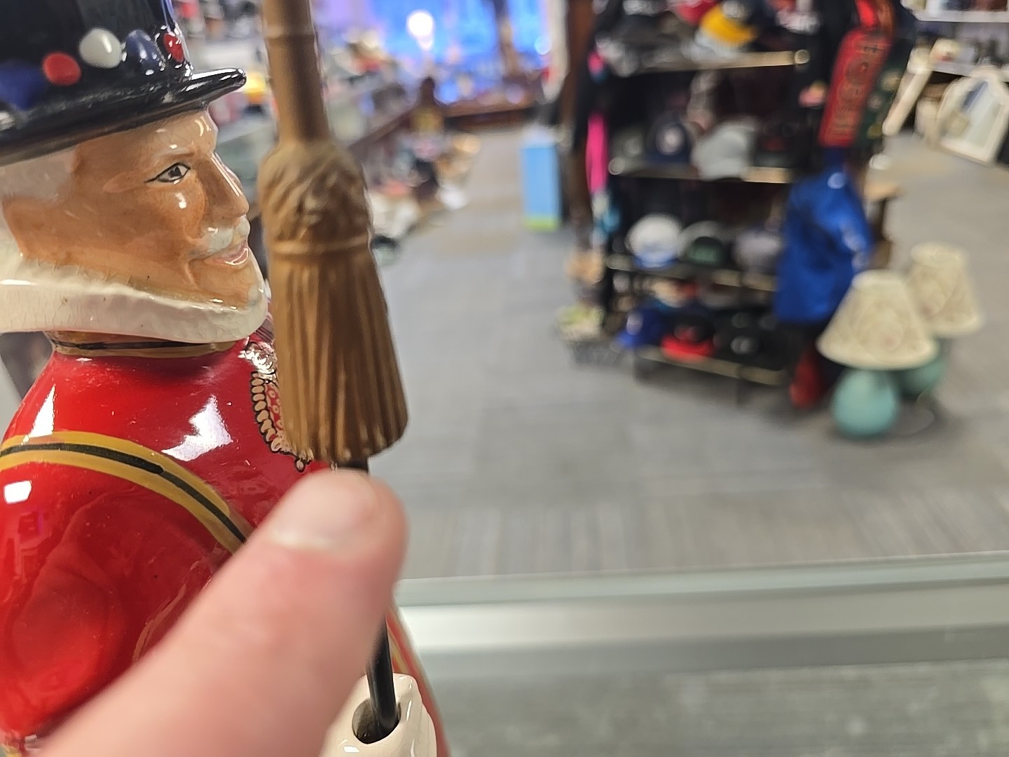 Vtg BEEFEATER GIN Hand Painted Bar Display Statue Decanter 