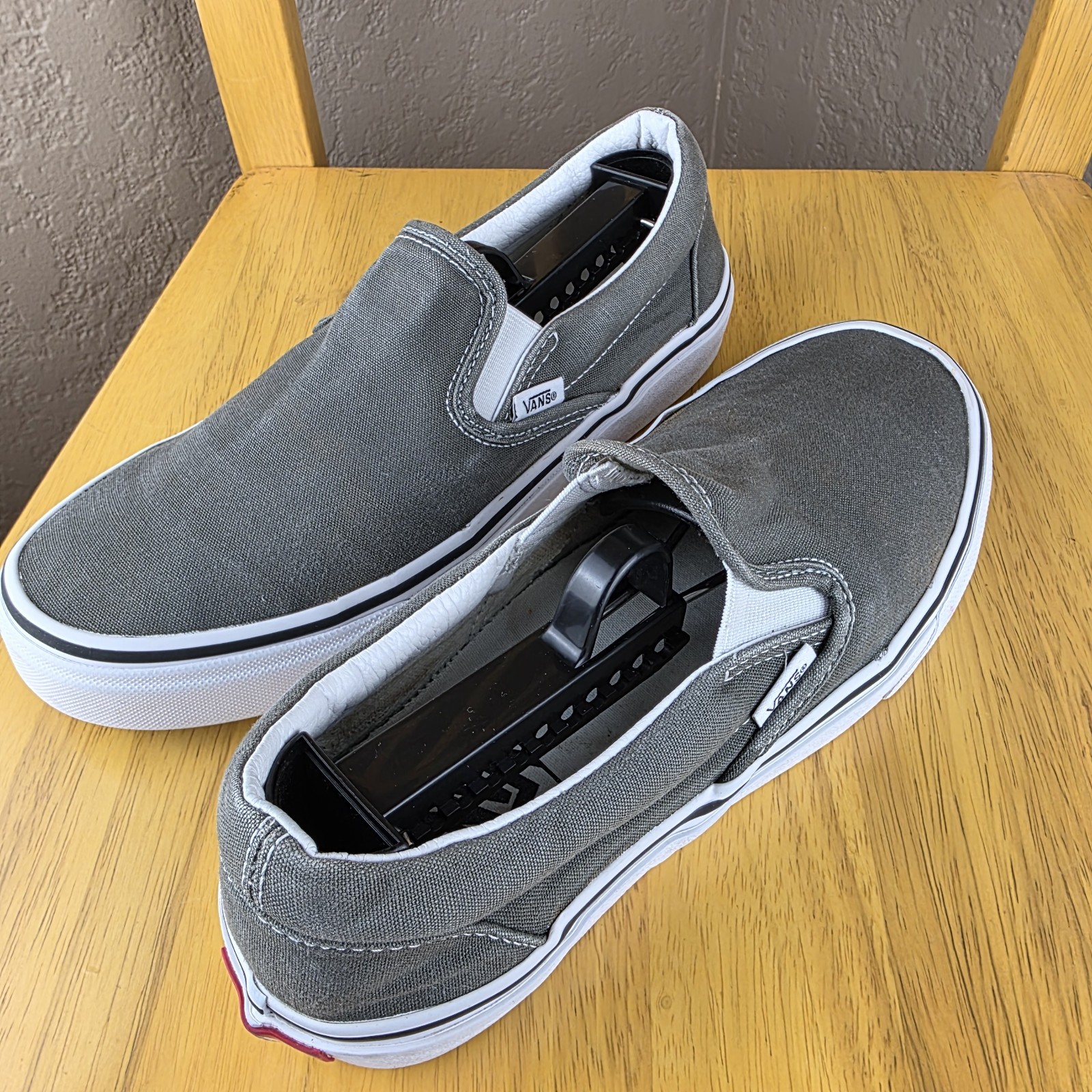 Gray VANS Mens Size 7 Womens Size 8.5 Old Skool Low Top Skate Shoes thumbnail 3