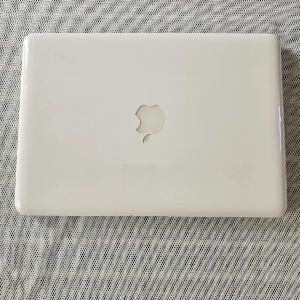 Macbook A1342 EMC 2395 , Core Duo, 13.3" MacOS X, 250Gb HDD, 2Gb RAM,SPARE (220) - Image 2 of 4