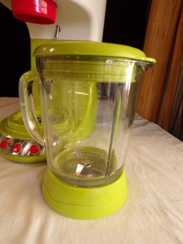 (J) Nostalgia MOS-404 Margarita Oasis Frozen-Drink Maker w/ 36-Oz Glass Pitcher - Picture 3 of 7
