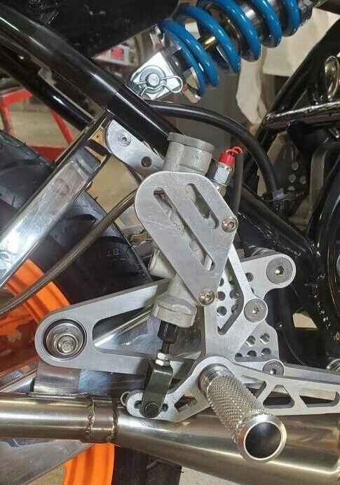 Rearsets totalmente ajustáveis Yamaha RD350LC VINTAGE CORRIDA DE ESTRADA AHRMA WERA   - Imagem 3 de 4