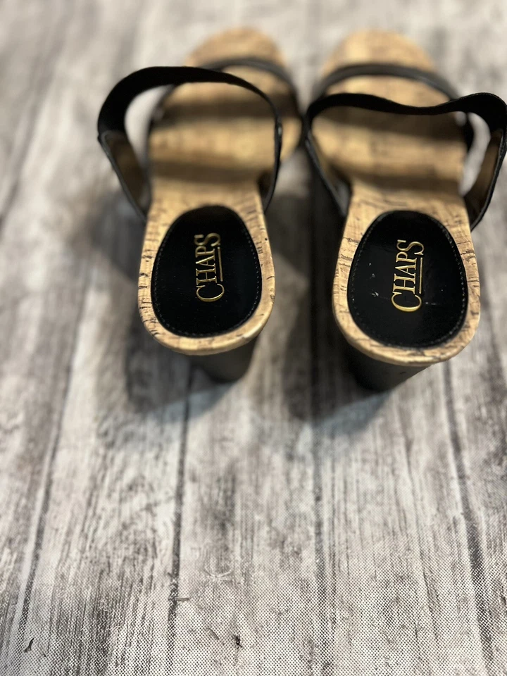 Sandalia para mujer Chaps talla 8B cuña de corcho negra y tostada Rhoda Foto 4 de 4