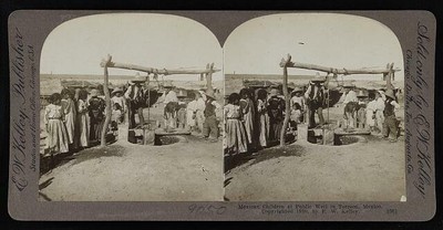 Photo:1910 Mexican children at public well in Torreon, Mexico