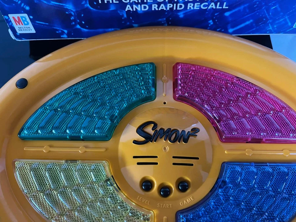 Simon 2 Electronic Game - 2 Sided - Vintage 2000 MB - RARE - Working - Image 3 of 4