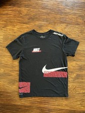 Nike Tee Black Dri-Fit Men's Medium JUST DO IT Logo And Graphics Shoulder Hit