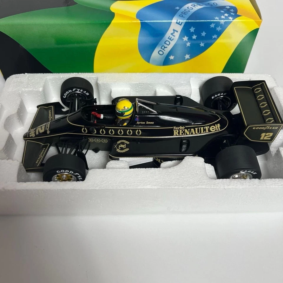 Modellino pressofuso Minichamps Lotus 97T Ayrton Senna F1 con casco JPS scala... - Immagine 2 di 4