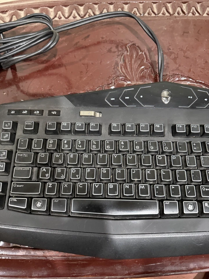 Dell Alienware TactX Gaming Illuminated Keyboard Y-U0008-O  KG900 Wired  - Image 2 of 4