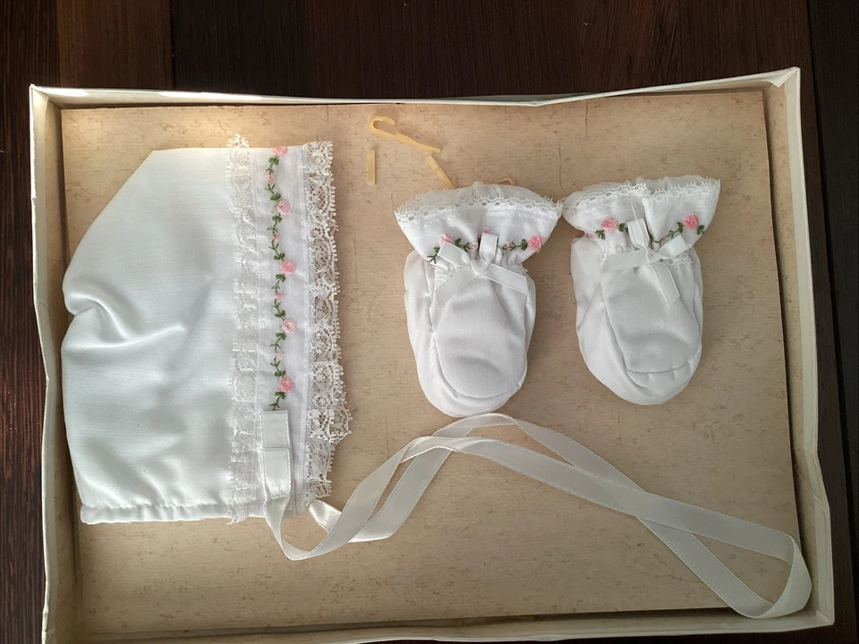 Juego de bautizo vintage Alexis Heirloom blanco encaje floral bebé niña Foto 4 de 4