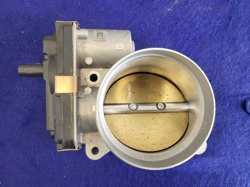 Chevrolet Camaro SS 2016-2023 OEM NTO carrocería del acelerador 12729495 C62 Foto 3 de 4