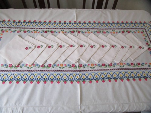 GORGEOUS COLOURFUL RECTANGULAR BANQUET CROSS STITCH TABLECLOTH WITH 12 NAPKINS - Picture 10 of 12