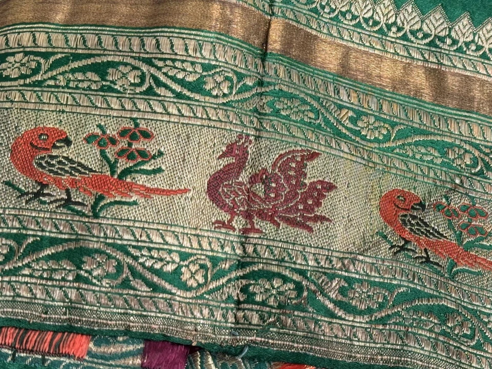 "Antigua cinta de brocado de seda dorada vintage con hilo de metal motivo de pavo real 5"" x 50""" Foto 4 de 4