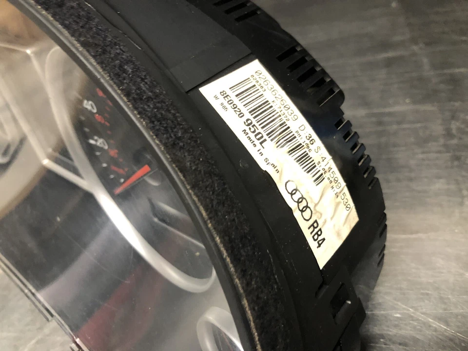 2003 Audi A4 1.8T M/T instrumento medidor de velocidade cluster - Imagem 3 de 4