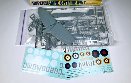 1:48 Tamiya 61032 Supermarine Spitfire Mk. 1 - Unassembled Open Box KIt in VNC - Picture 2 of 2