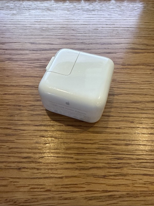 Apple 12W USB Power Adapter for iPhone, ipad and iPod - White