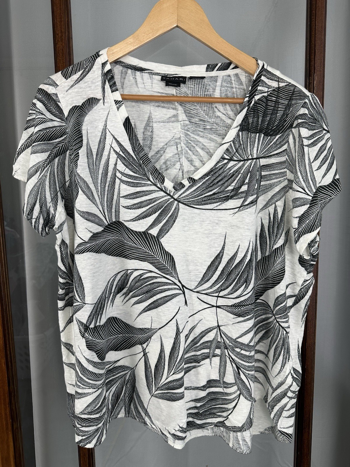 Tahari Shirt Womens 1X All Linen Palm Leaf Top Tropical Beachy Coastal Blk White