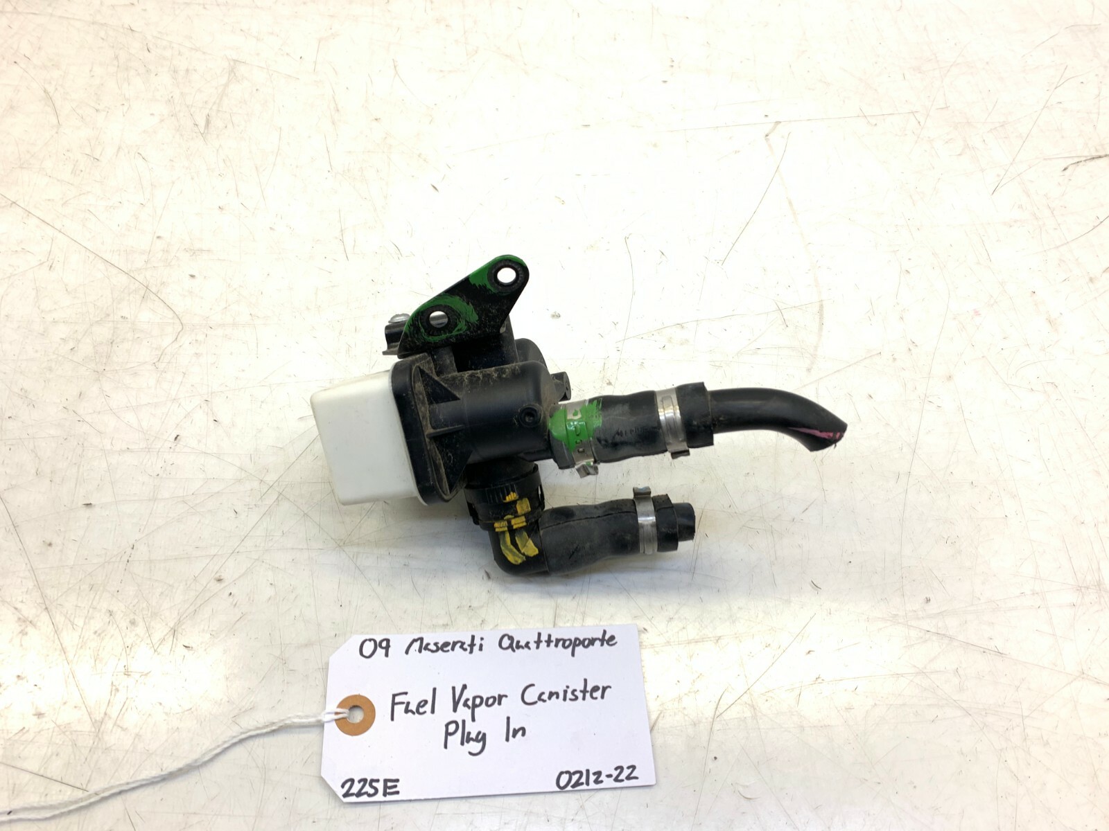 08 09 10 11 12 MASERATI QUATTROPORTE FUEL VAPOR CANISTER BOTTOM PLUG IN OEM