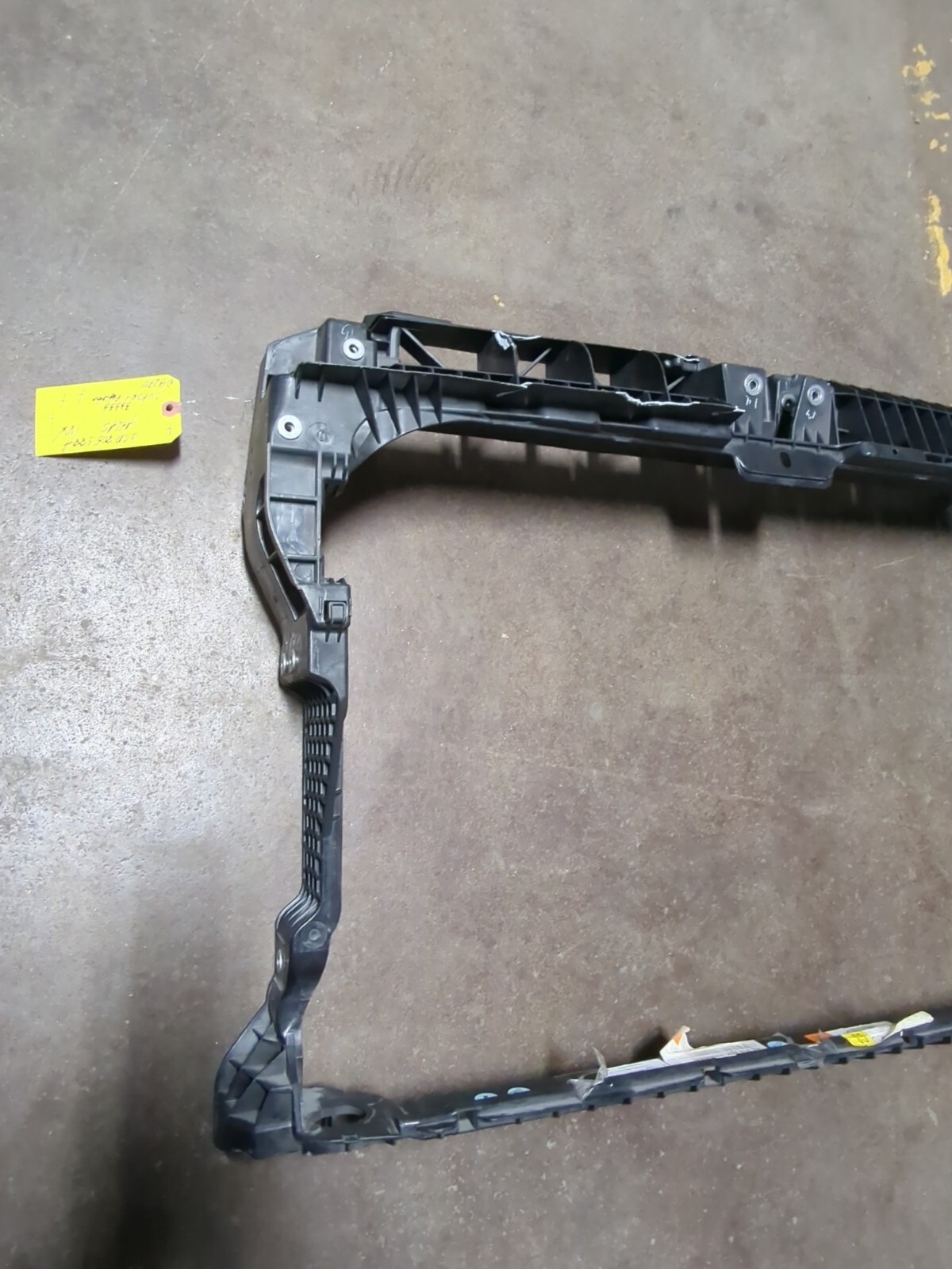 ? 2018 - 2021 Genuine Volkswagen ATLAS Radiator Support 