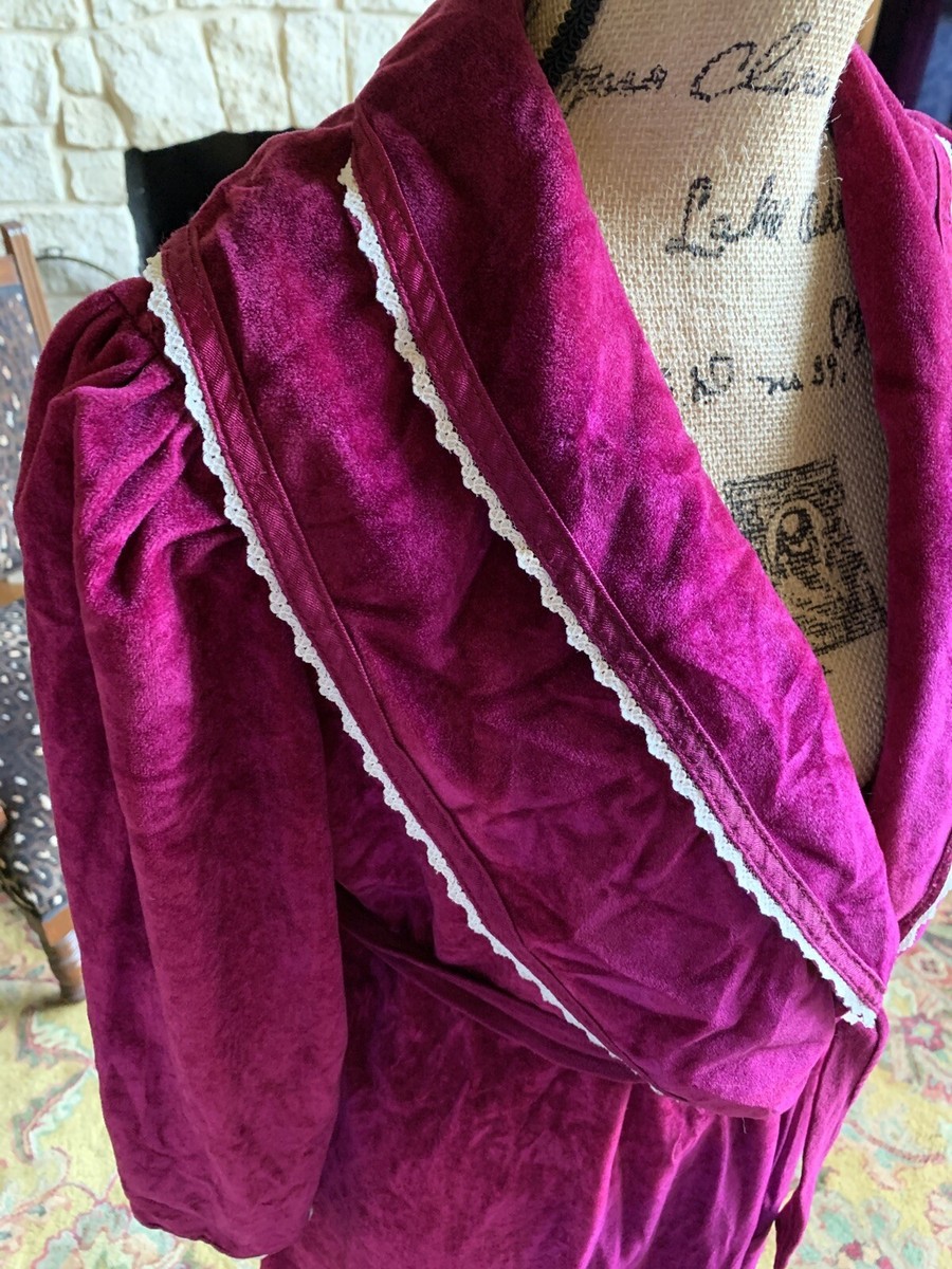 Vintage USA 1960’s Magenta Purple Velvet Crochet Lace Evening Robe Large X  Large