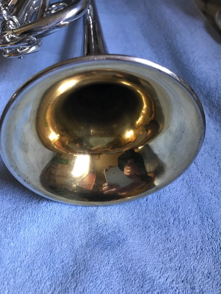 Trompeta patentada de plata CG Conn 22B rara Foto 2 de 4