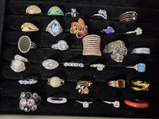 BEUTIFUL LOT OF 30 MIXED TONE FASHION RINGS, VARYING SIZES AND COLOR