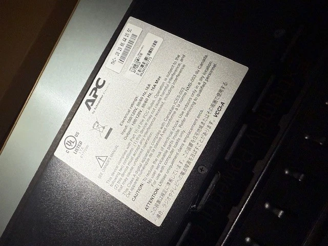 PDU medida montaje en rack APC AP7801B 8 salidas 5-20 20A/120V 1U Foto 2 de 2