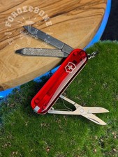 Victorinox Classic SD rojo rubí translúcido
