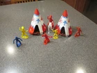 VINTAGE MPC PLAYSET RING HAND INDIANS & TEEPEES