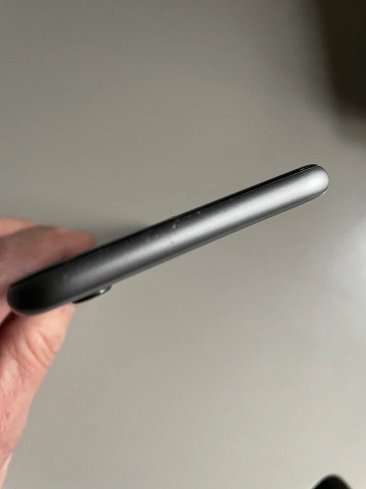 Apple iPhone 6 64GB in Silver. Unlocked to all networks. - Image 2 of 4