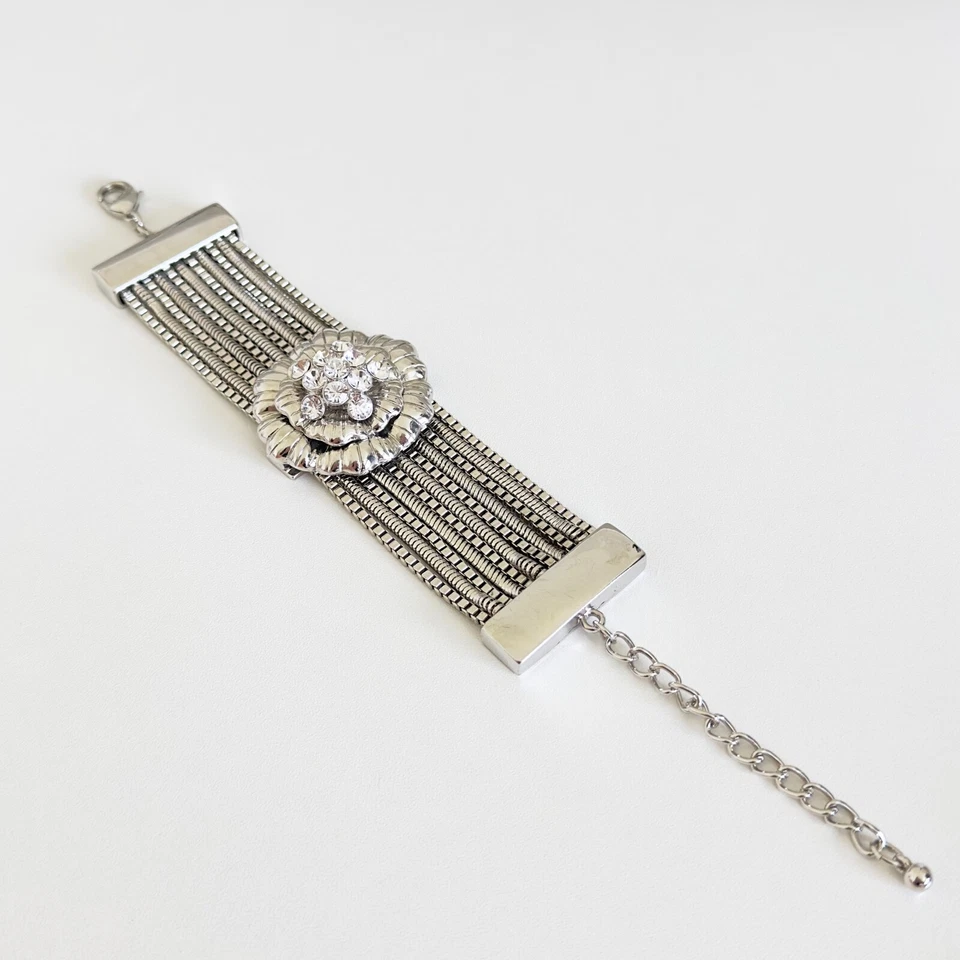 Pulsera gruesa con flores de estrás de diseñador Premier Designs de colección Foto 2 de 4