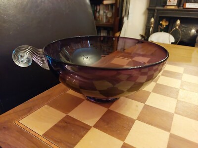 Mundgeblasene lila Kunstglas Nautilus Schale mit Fuß signiert erstes Glas Bob Gauner *