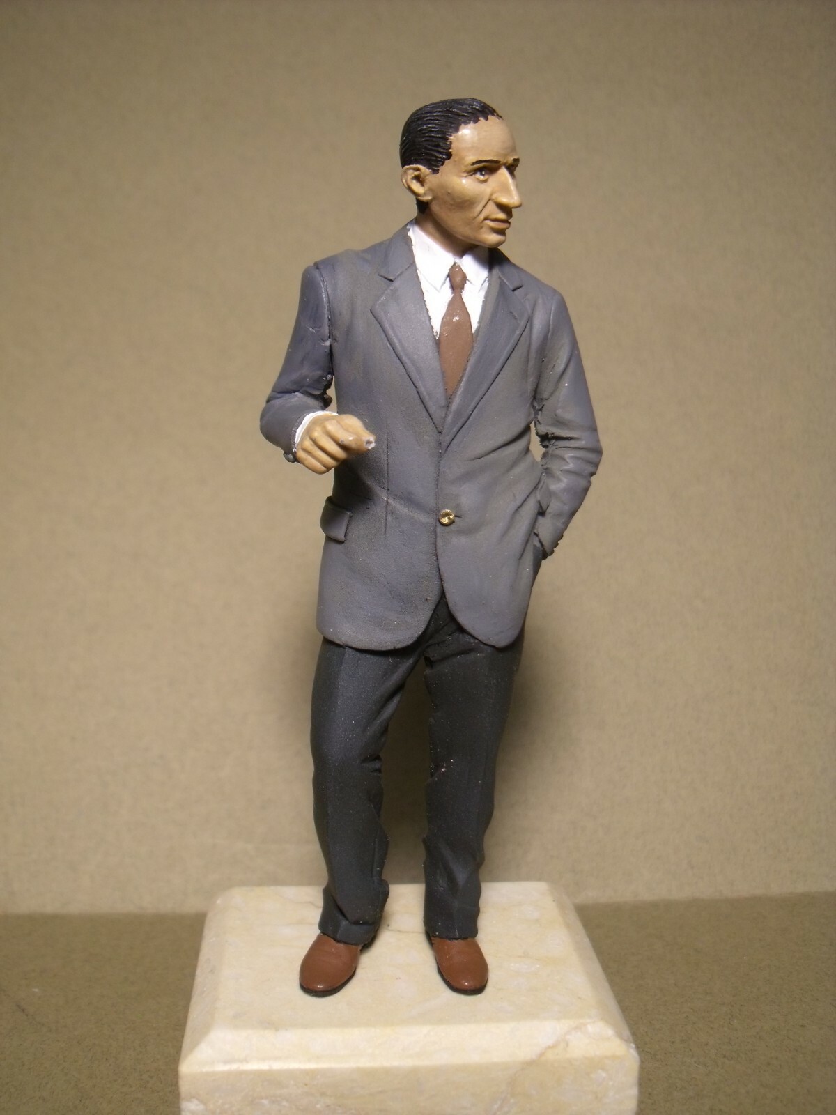 Figurine Alec Issigonis 1/18 miniature Vroom non peinte pour modèle réduit Austin Mini Kyosho