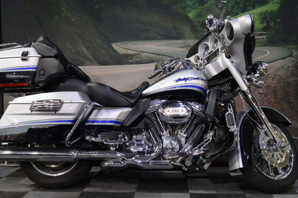 2009 Harley-Davidson ® FLHTCUSE - CVO? Ultra Classic® Electra Glide