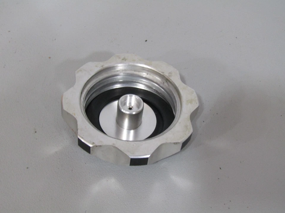 2012 KAWASAKI KX450F ЛОСЬ ГОНКИ АЛЮМИНИЕВЫЙ ГАЗ КРЫШКА ТОПЛИВНОГО БАКА БУДЕТ СООТВЕТСТВОВАТЬ ДРУГОЙ МОДЕЛИ - Изображение 2 из 2